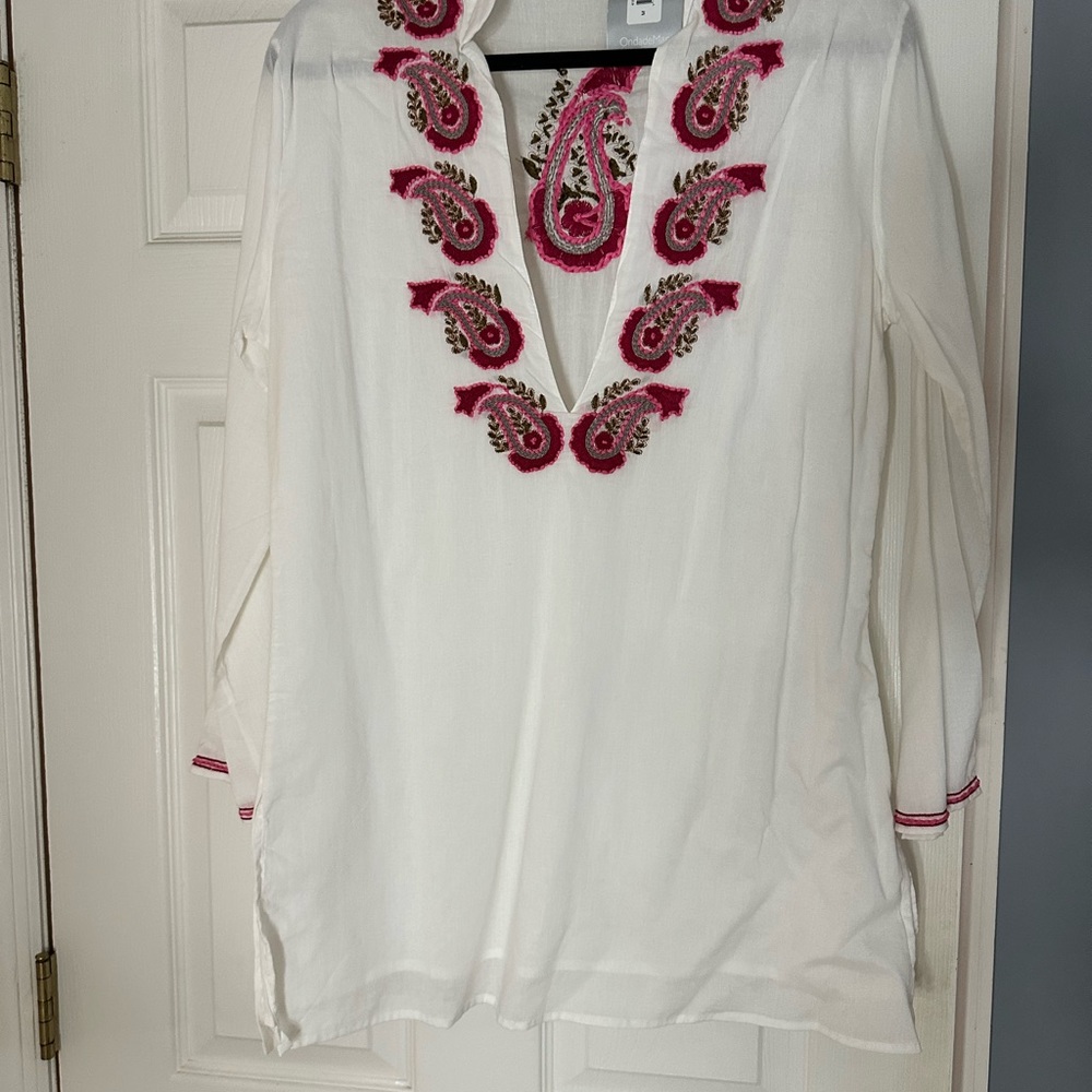 Gorgeous embroidered light cotton tunic.  Split neck detail.